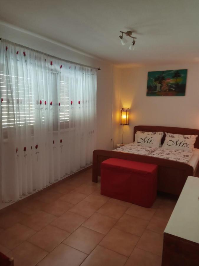 Apartman Aja Kaštelir Eksteriør billede